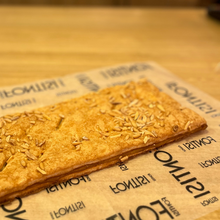 Cargar imagen en el visor de la galería, Coca Hojaldre Cabello