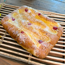 Cargar imagen en el visor de la galería, Coca Brioix Crema