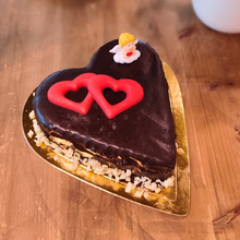Cargar imagen en el visor de la galería, Tarta Nata Cobertura Chocolate San Valentín Fontisi
