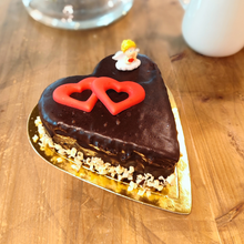 Cargar imagen en el visor de la galería, Tarta Nata Cobertura Chocolate San Valentín Fontisi
